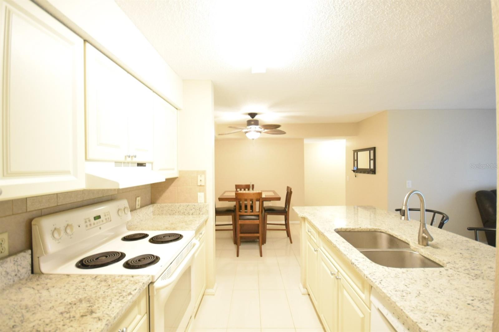 Listing photo id 10 for 9481 Highland Oak Drive 1402