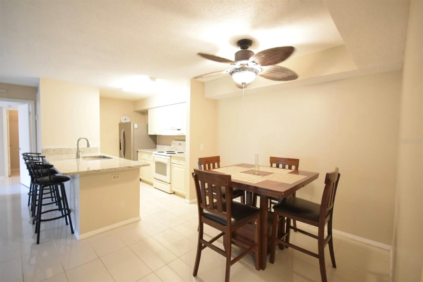 Listing photo id 3 for 9481 Highland Oak Drive 1402