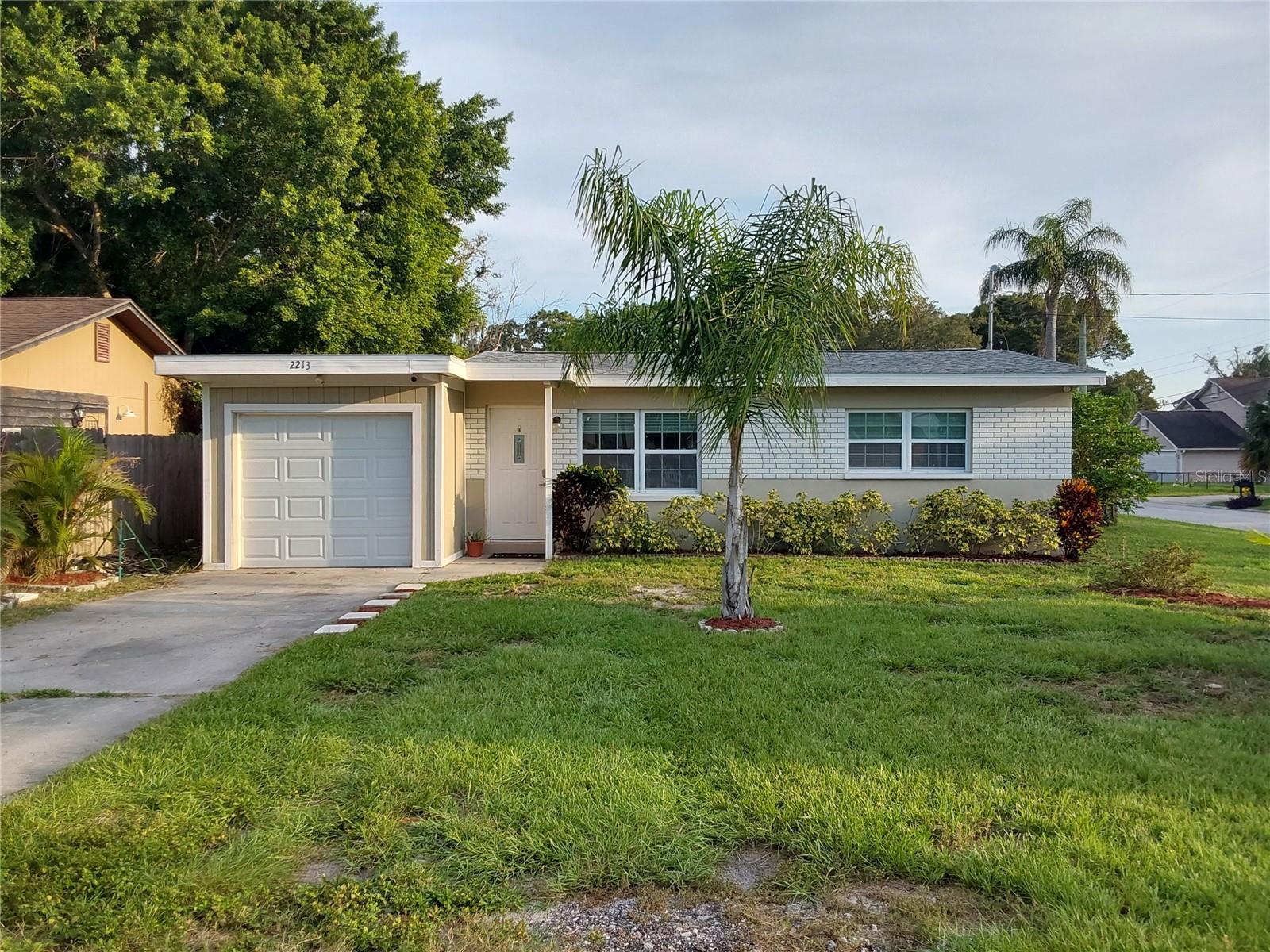 Listing photo id 1 for 2213 Cathedral Drive