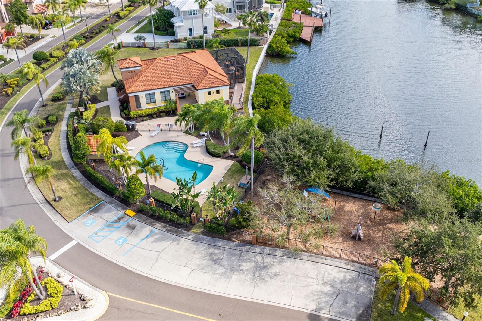 Listing photo id 10 for 843 Symphony Isles Boulevard