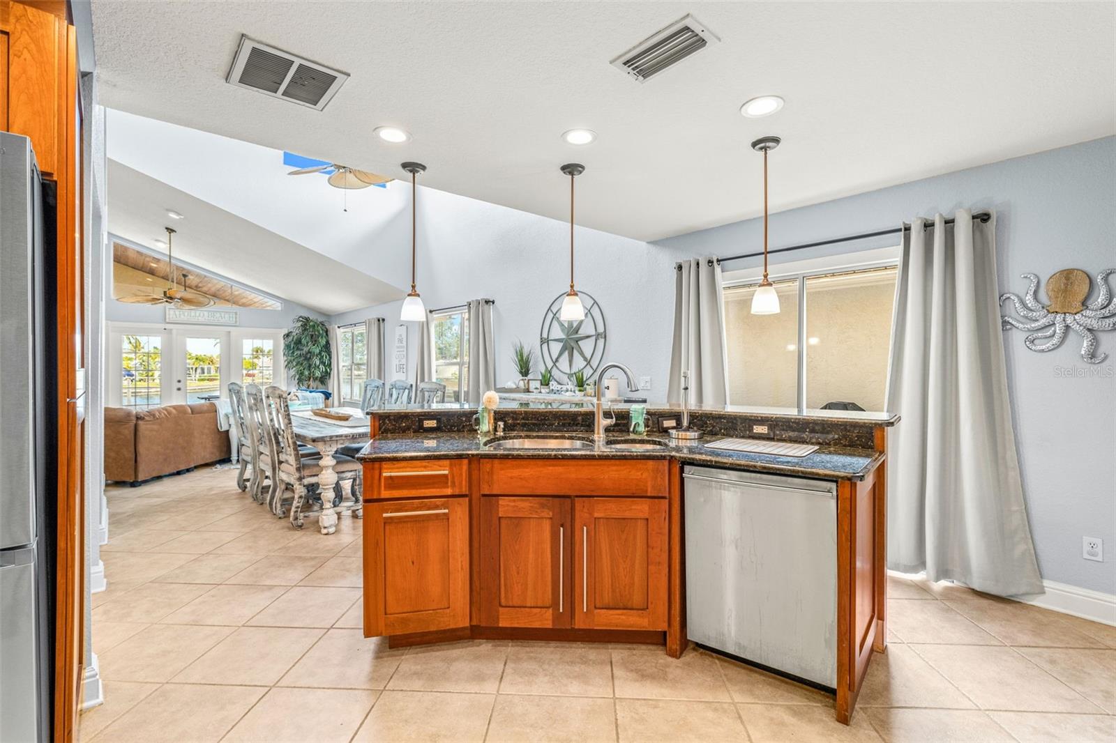 Listing photo id 30 for 843 Symphony Isles Boulevard