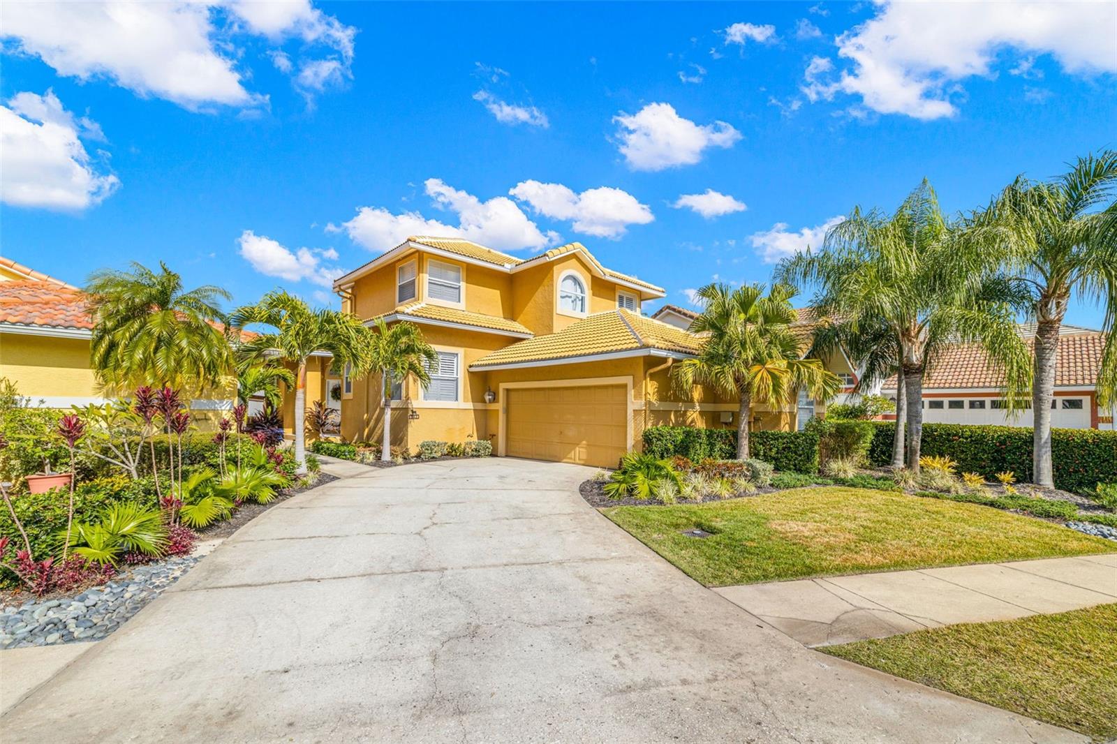 Listing photo id 47 for 843 Symphony Isles Boulevard