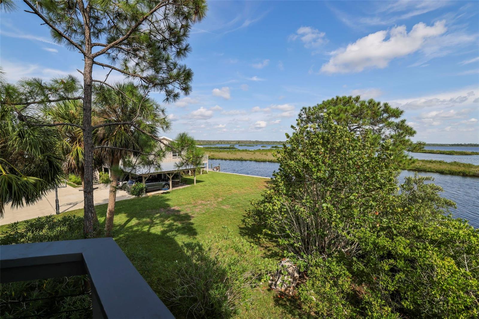 Listing photo id 71 for 10701 Pine Island Drive