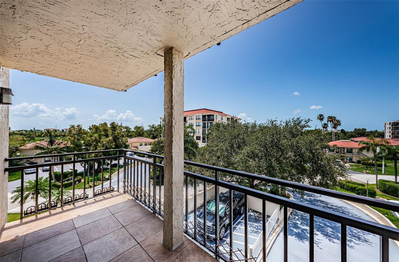 Image 2 of 15 For 6177 Sun Boulevard 404