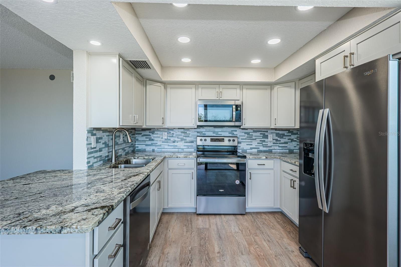 Image 3 of 15 For 6177 Sun Boulevard 404