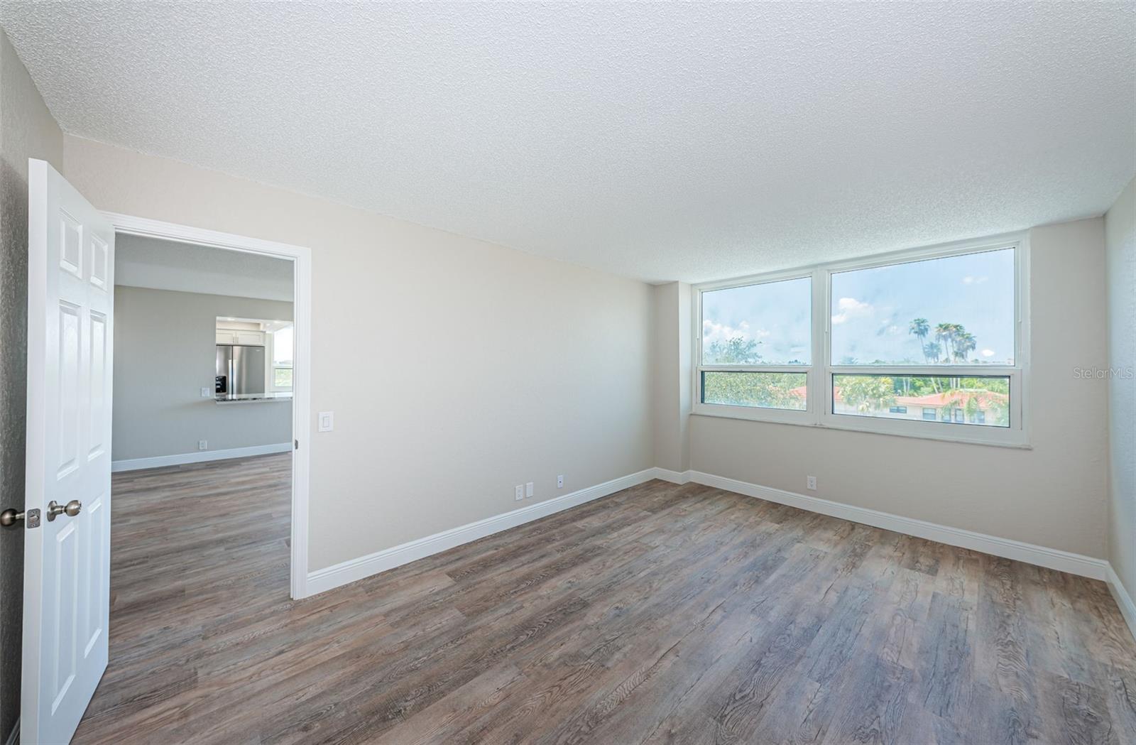 Image 5 of 15 For 6177 Sun Boulevard 404