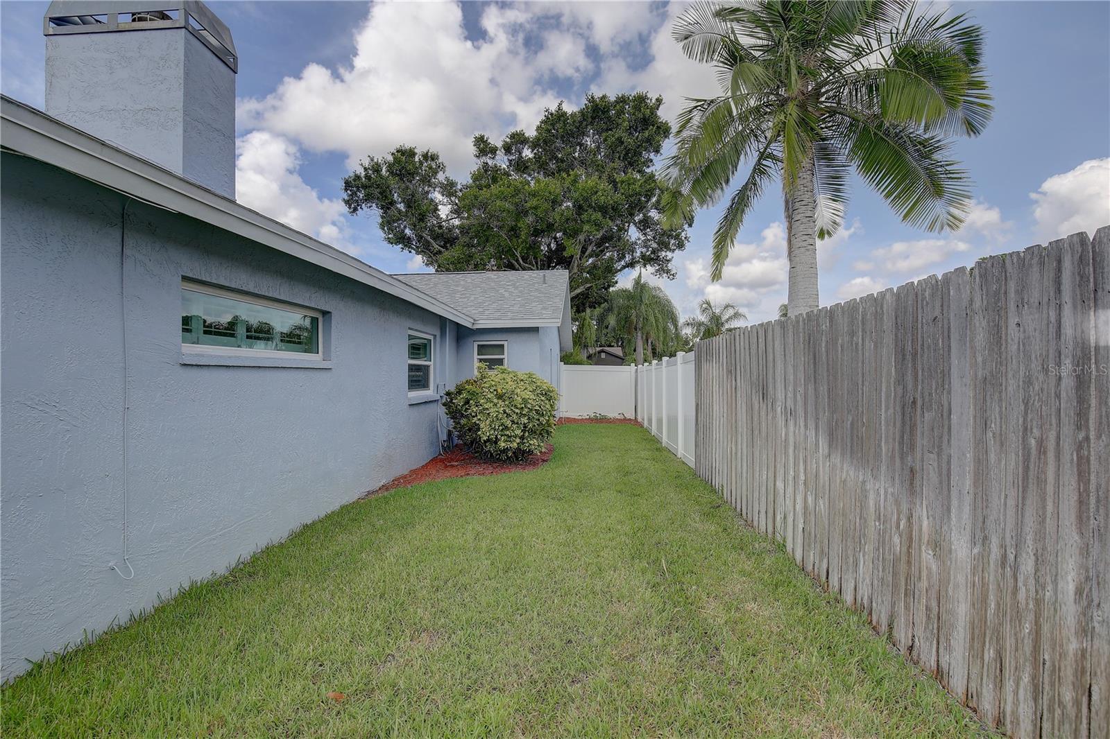 Listing photo id 23 for 12151 72nd Way