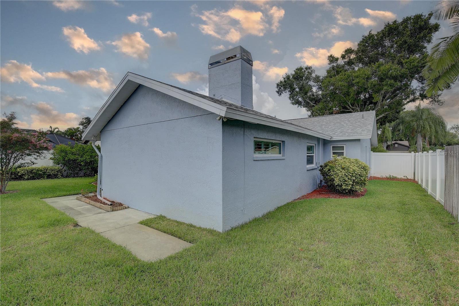 Listing photo id 25 for 12151 72nd Way