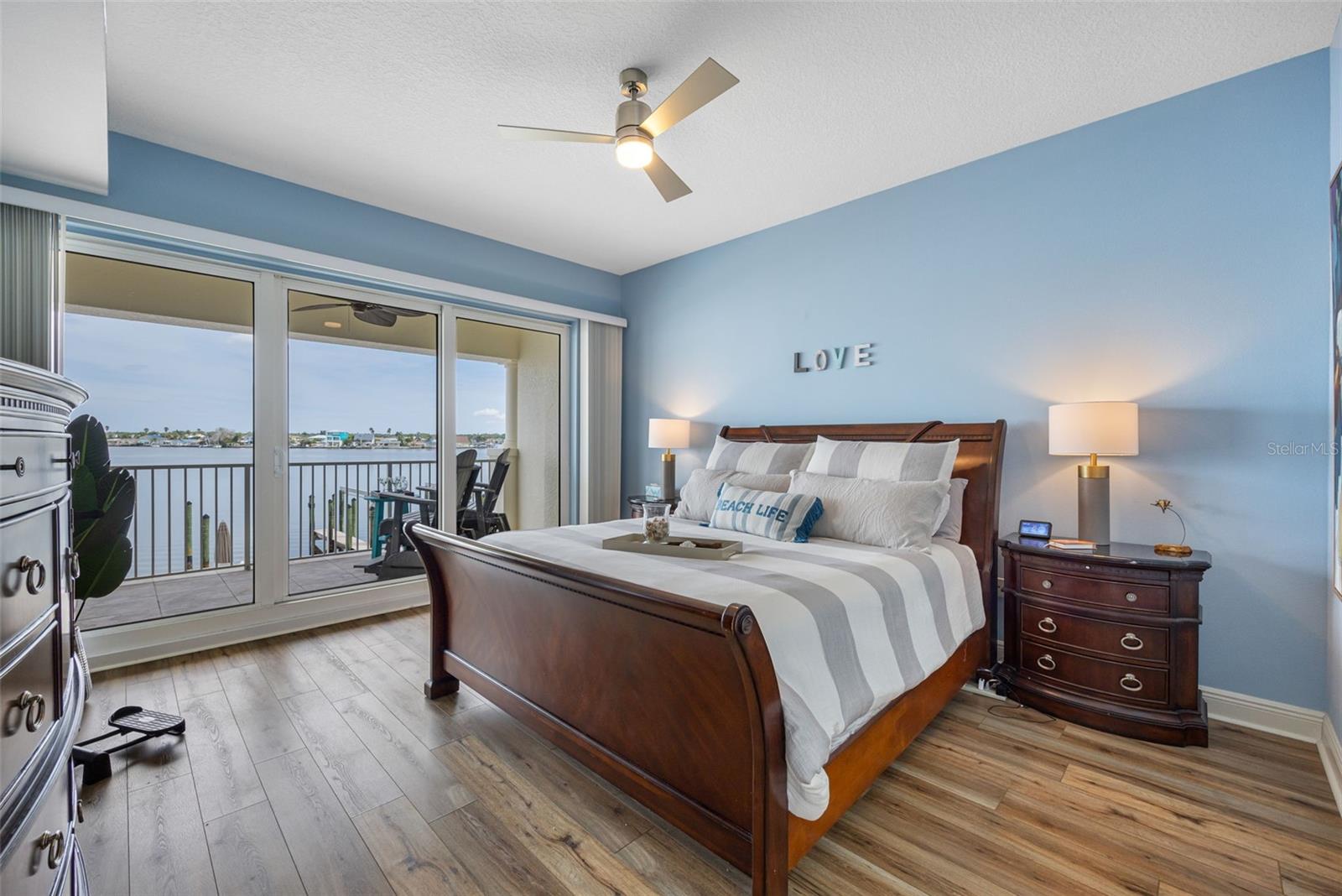 Listing photo id 10 for 17735 Gulf Boulevard 203