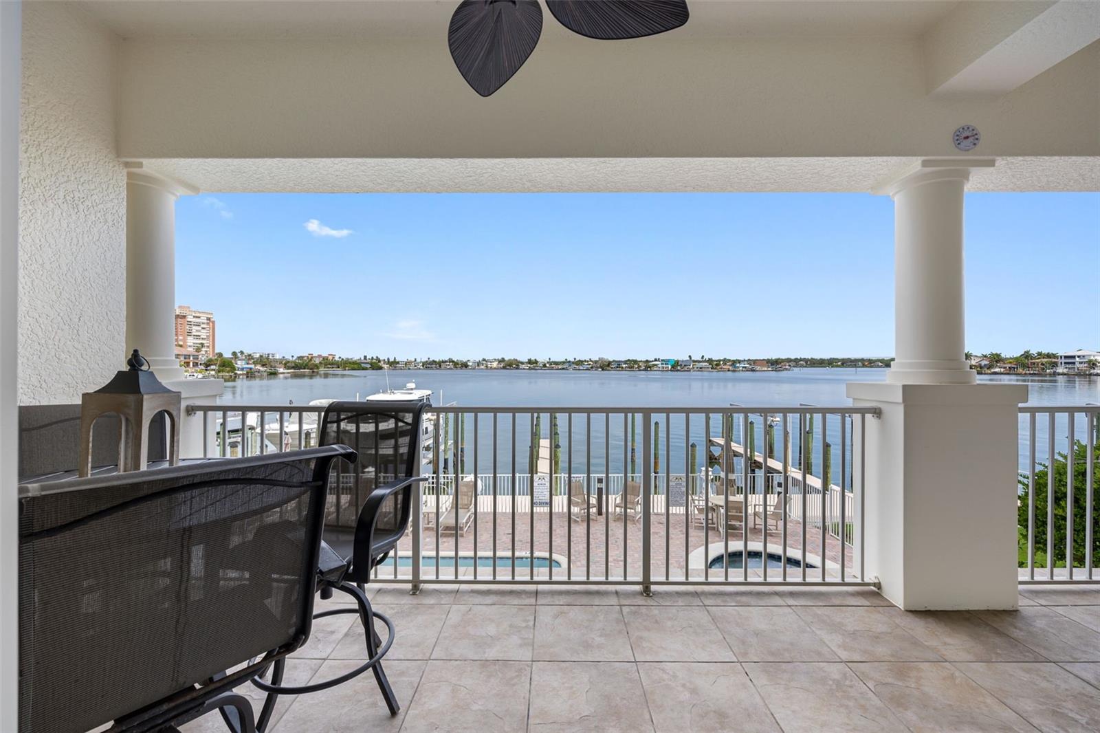 Listing photo id 15 for 17735 Gulf Boulevard 203