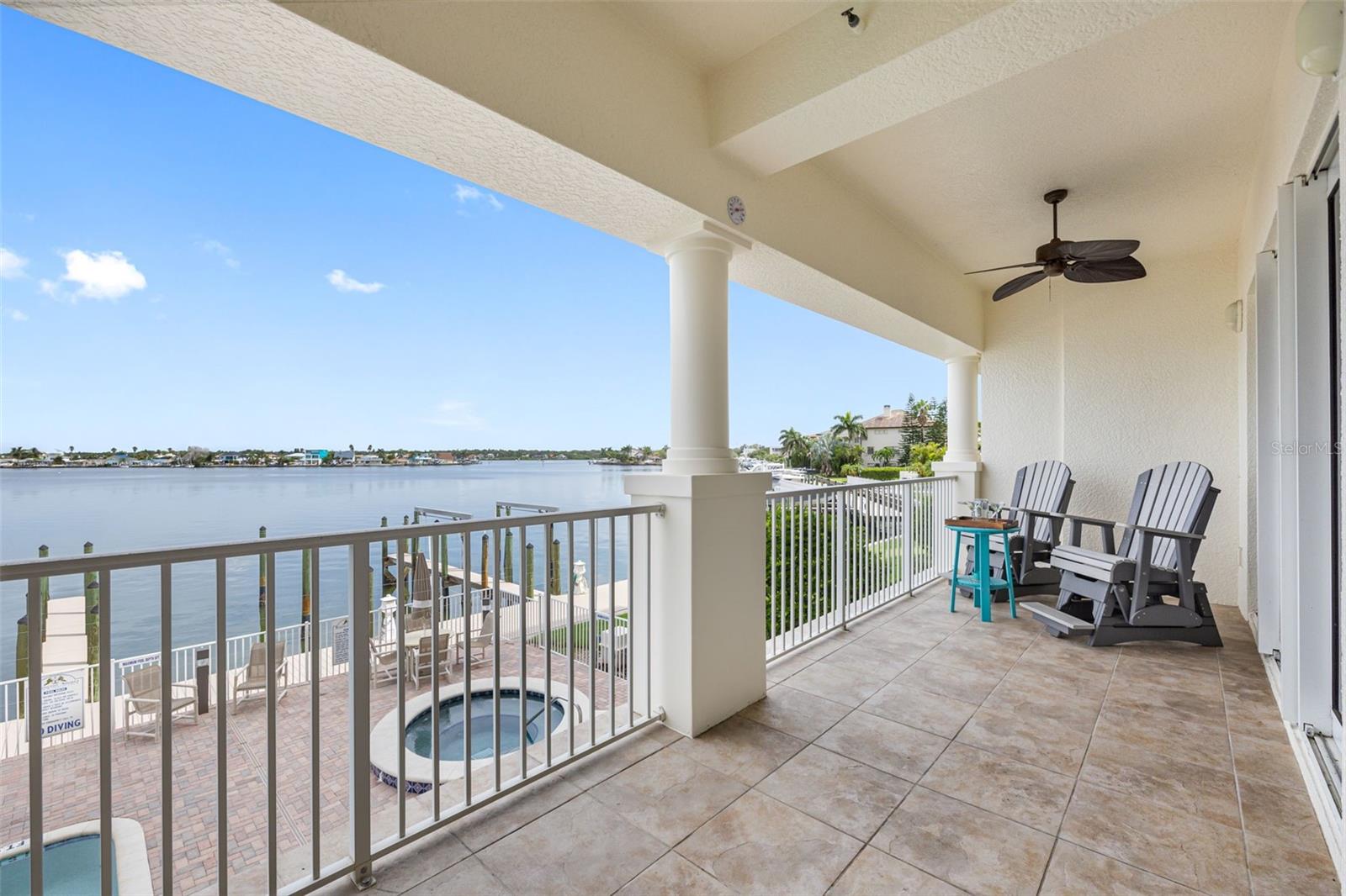 Listing photo id 16 for 17735 Gulf Boulevard 203