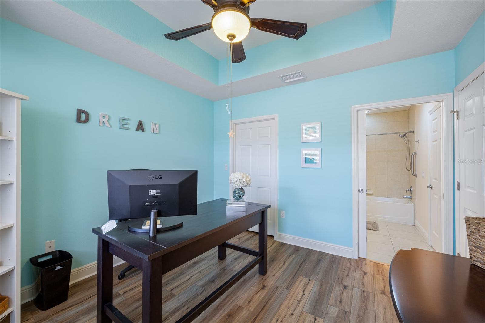 Listing photo id 25 for 17735 Gulf Boulevard 203