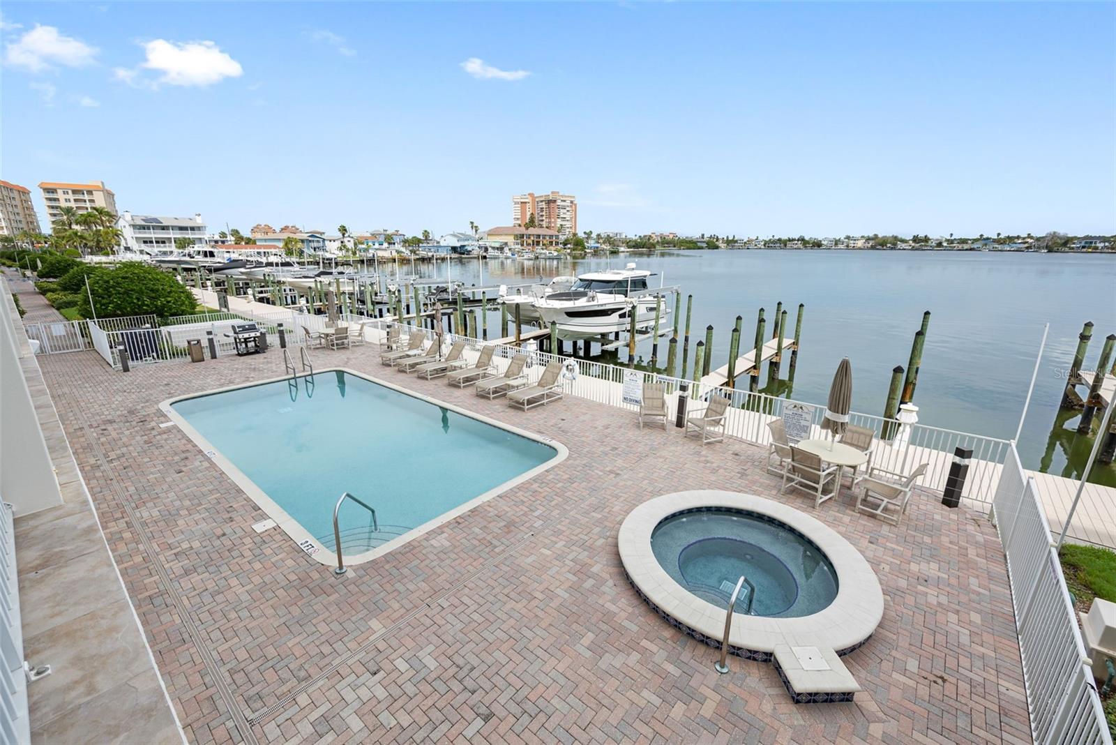 Listing photo id 35 for 17735 Gulf Boulevard 203