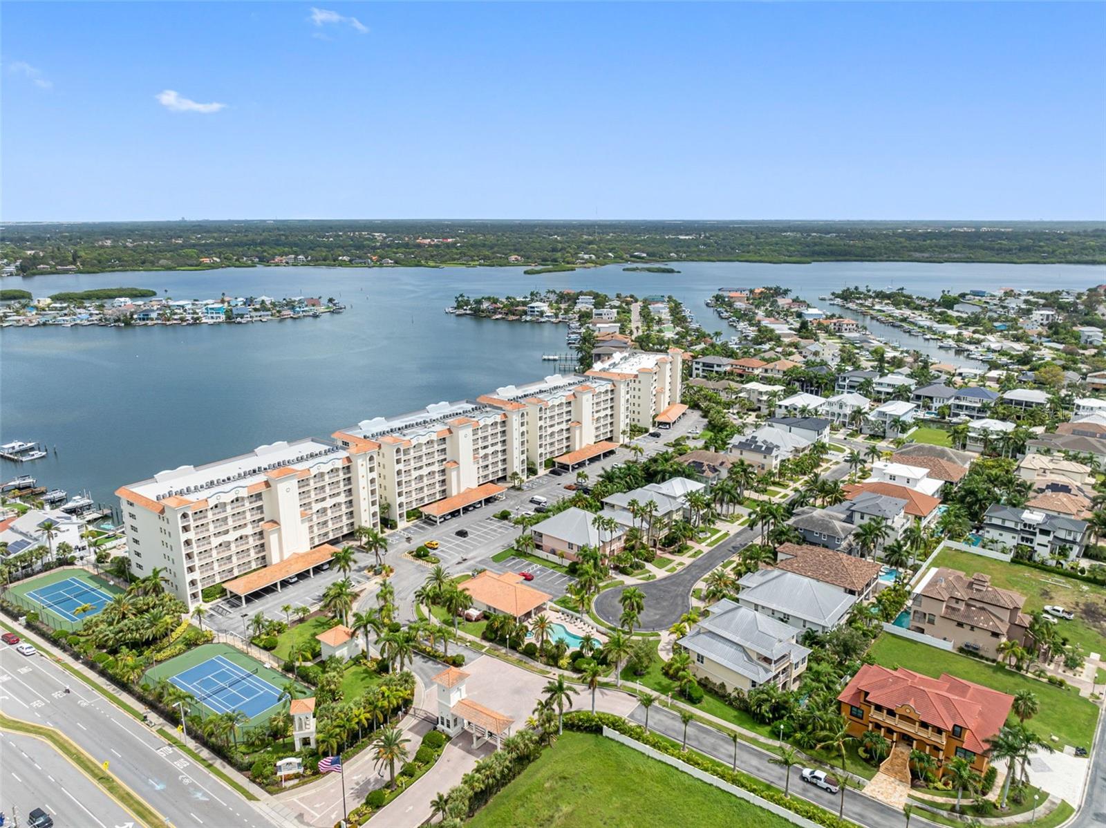 Listing photo id 42 for 17735 Gulf Boulevard 203