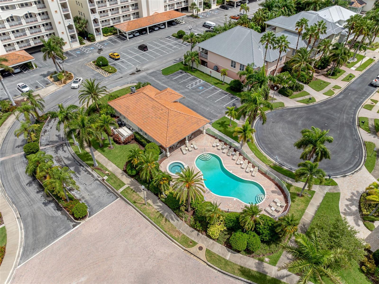 Listing photo id 53 for 17735 Gulf Boulevard 203