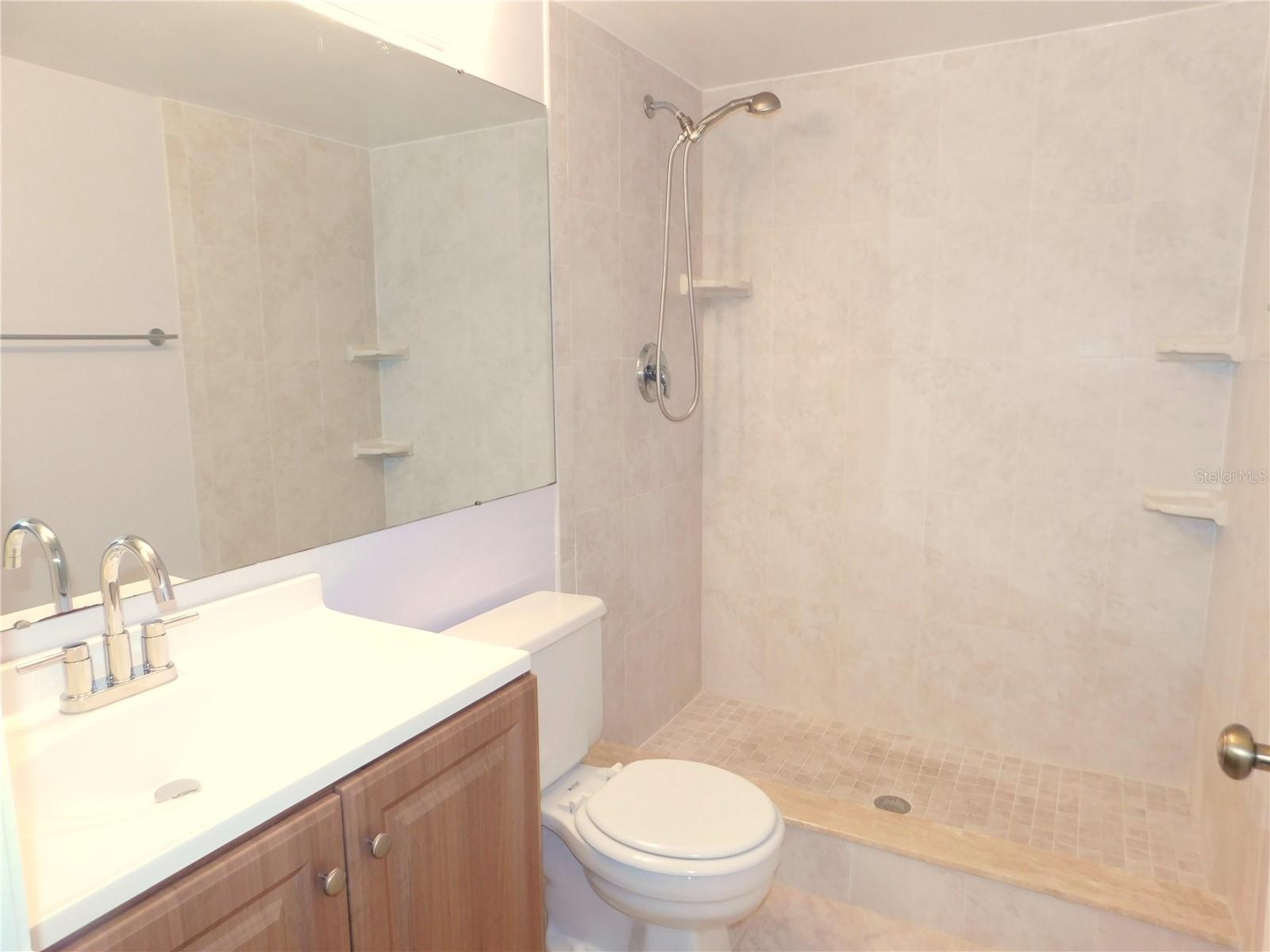 Listing photo id 25 for 1398 Shady Pine Way D3