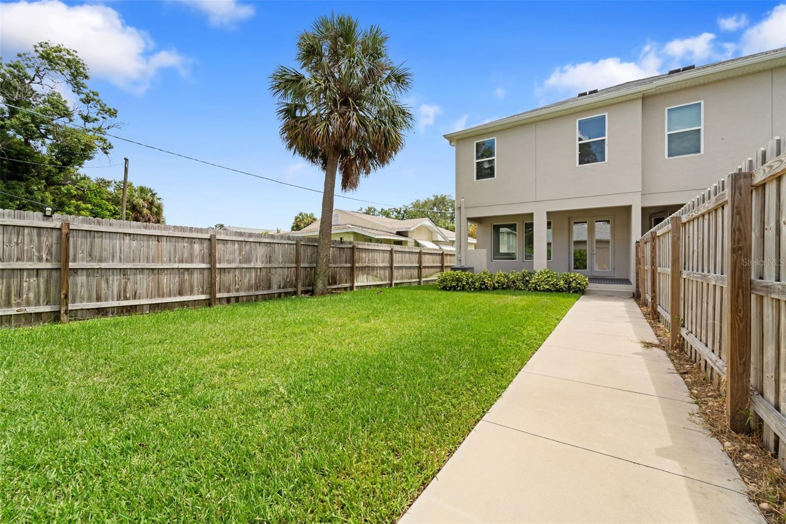 Listing photo id 23 for 2409 North A  1