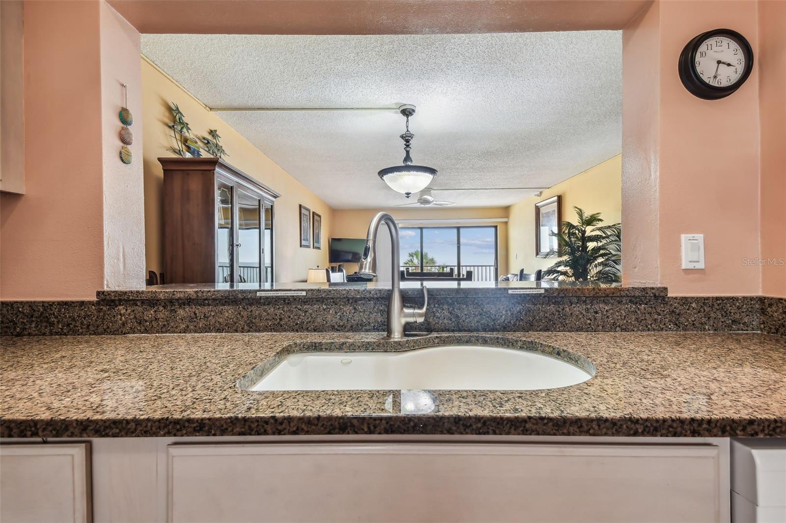 Image 11 of 50 For 14950 Gulf Boulevard 404