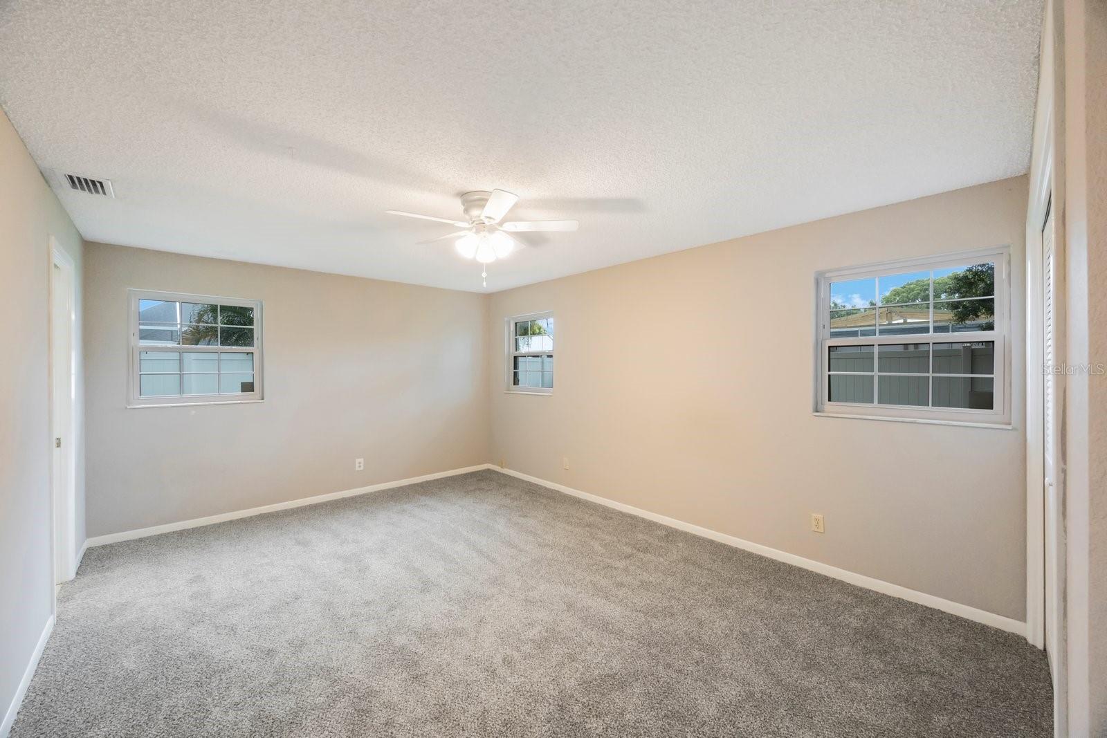 Listing photo id 24 for 8887 124th Way