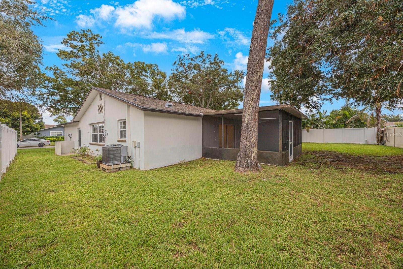 Listing photo id 41 for 8887 124th Way