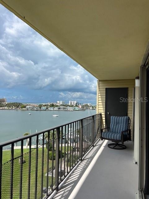 Image 4 of 45 For 650 Island Way 708