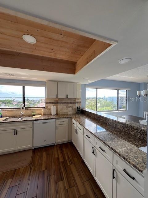 Image 9 of 45 For 650 Island Way 708
