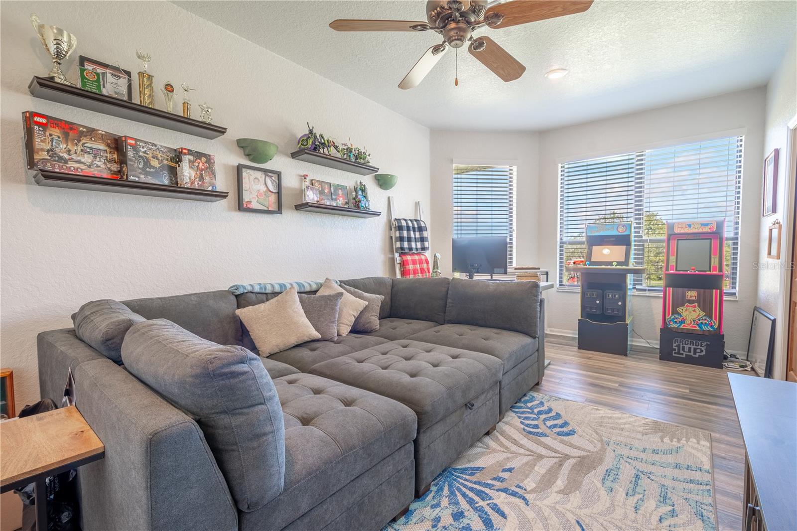 Listing photo id 14 for 10177 Sunburst Court