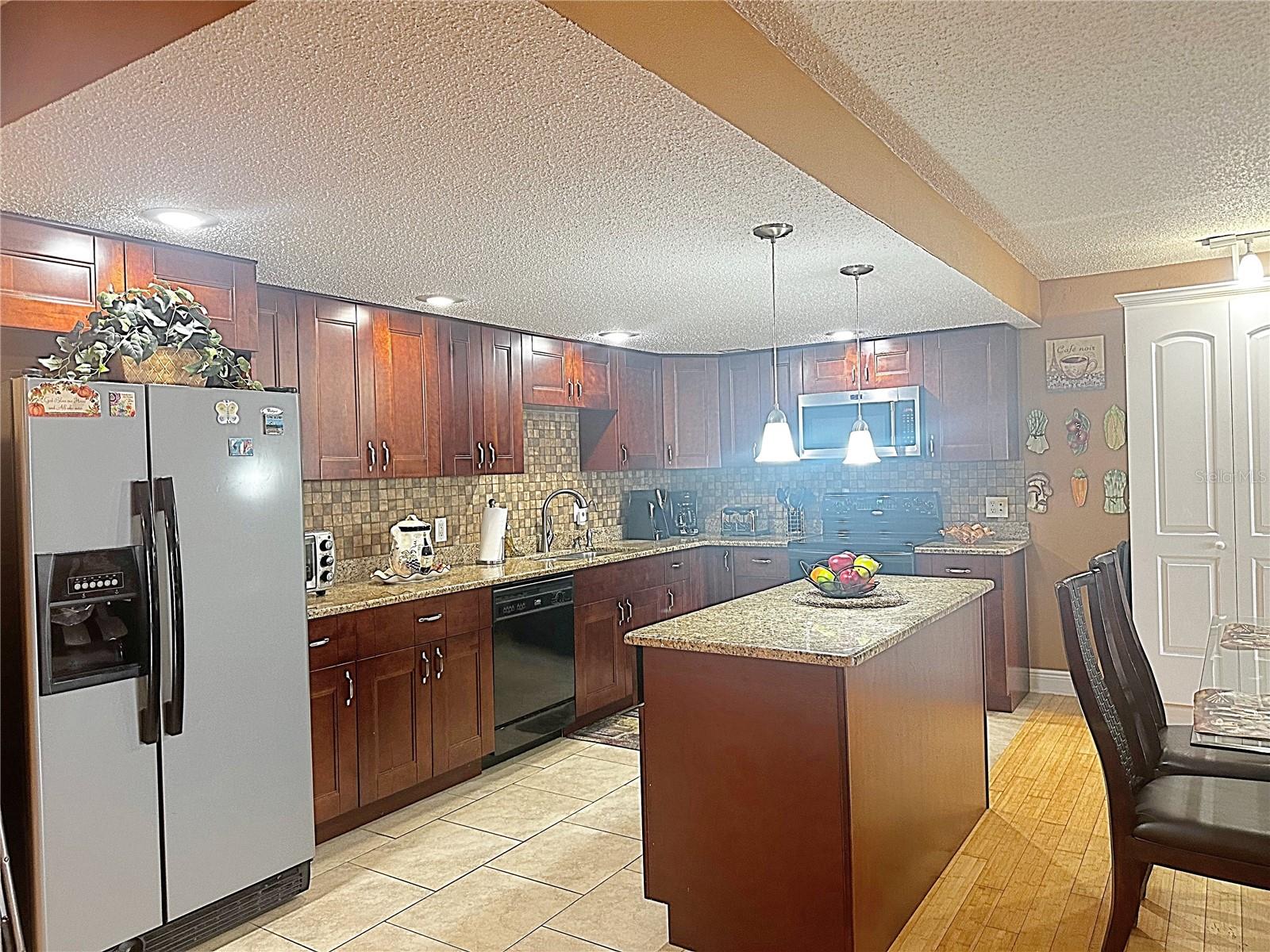 Image 4 of 44 For 800 Gulfview Boulevard 201