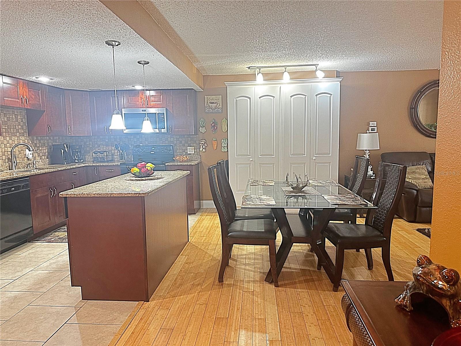 Image 6 of 44 For 800 Gulfview Boulevard 201