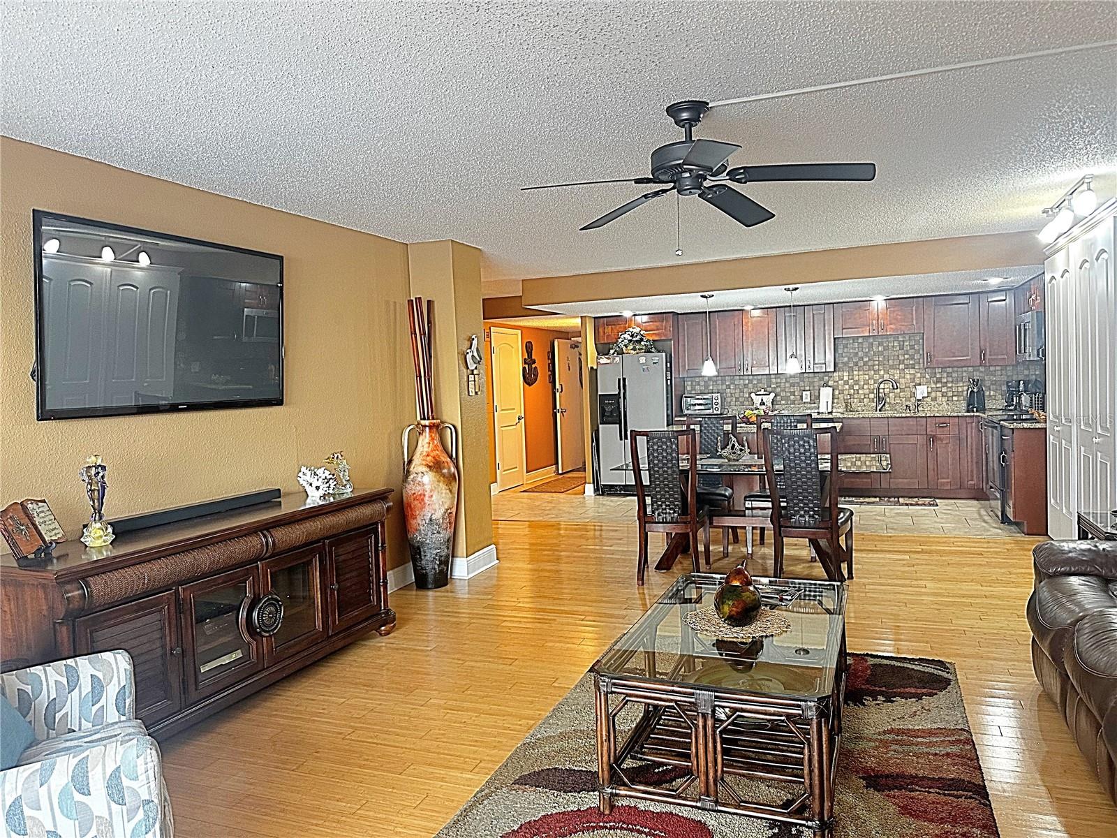 Image 9 of 44 For 800 Gulfview Boulevard 201