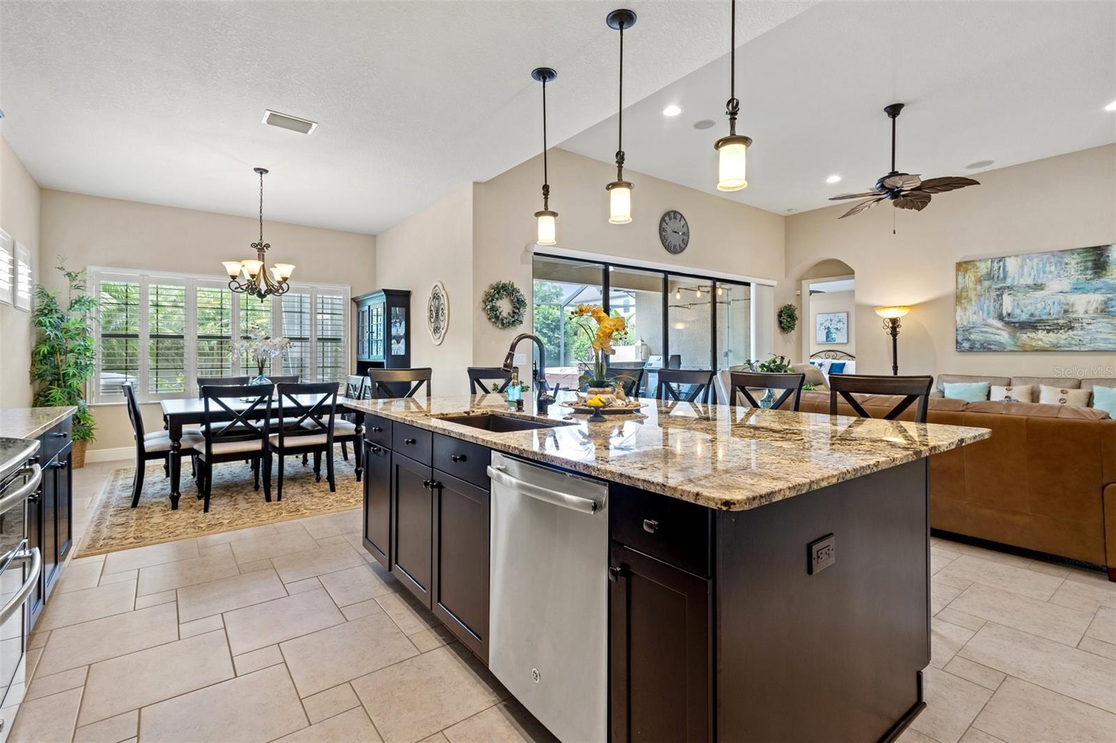 Listing photo id 16 for 13822 Moonstone Canyon Drive