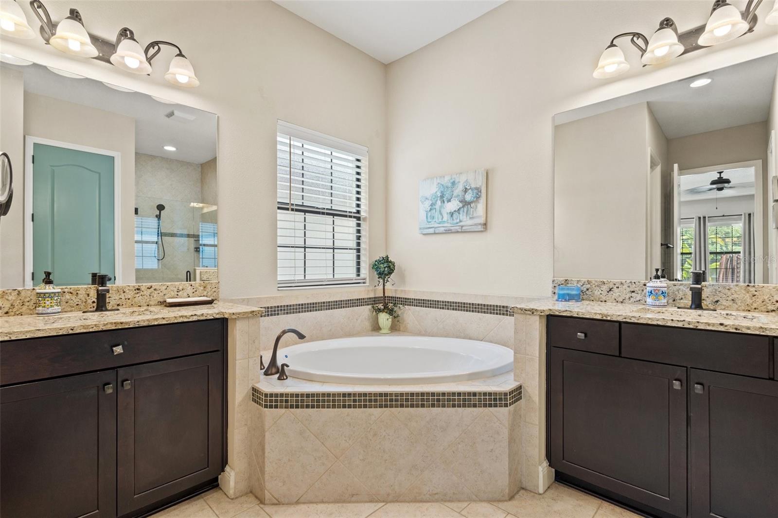 Listing photo id 27 for 13822 Moonstone Canyon Drive