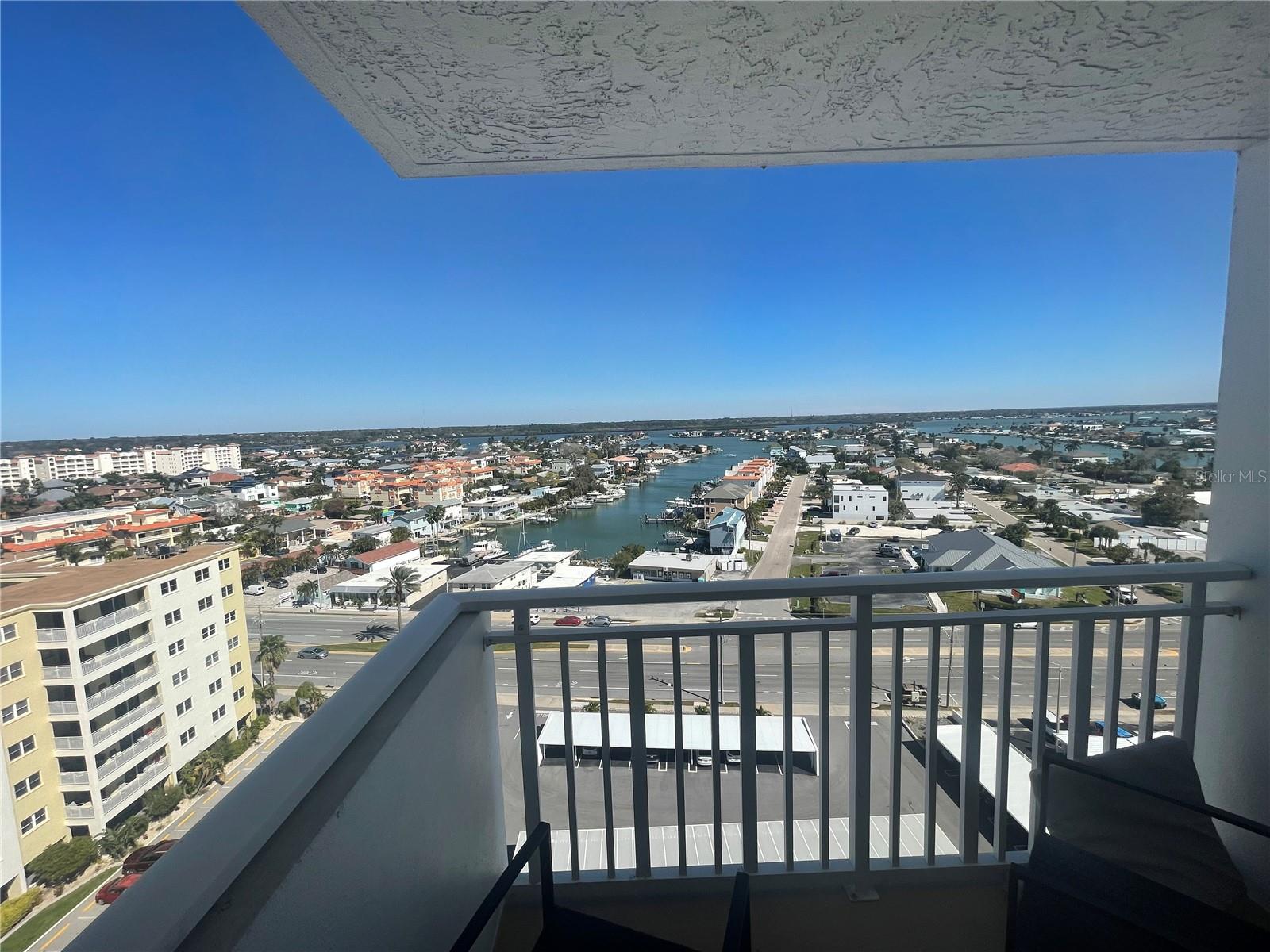 Image 21 of 25 For 17408 Gulf Boulevard 1302