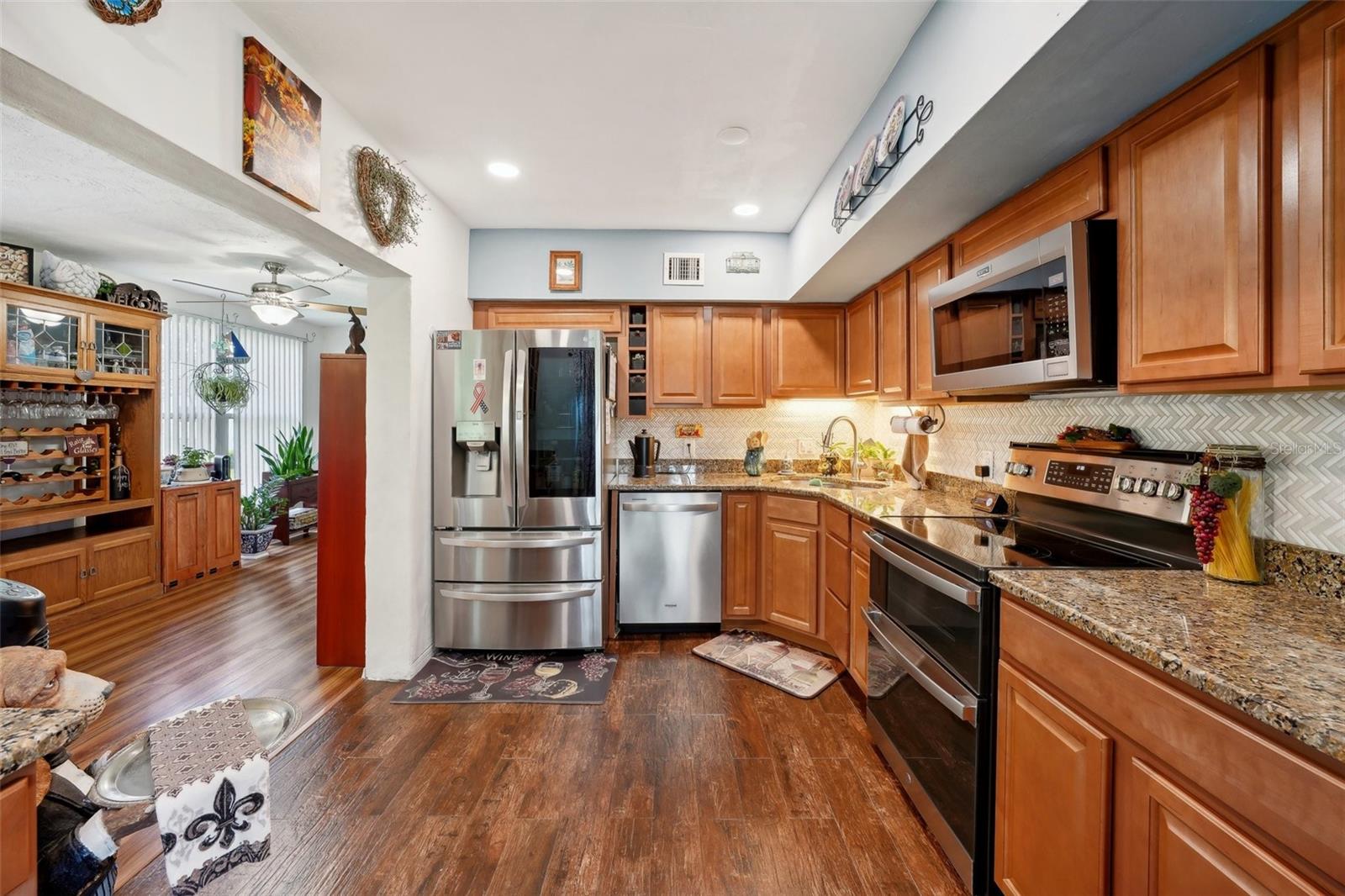Image 17 of 68 For 2430 Brazilia Drive 24