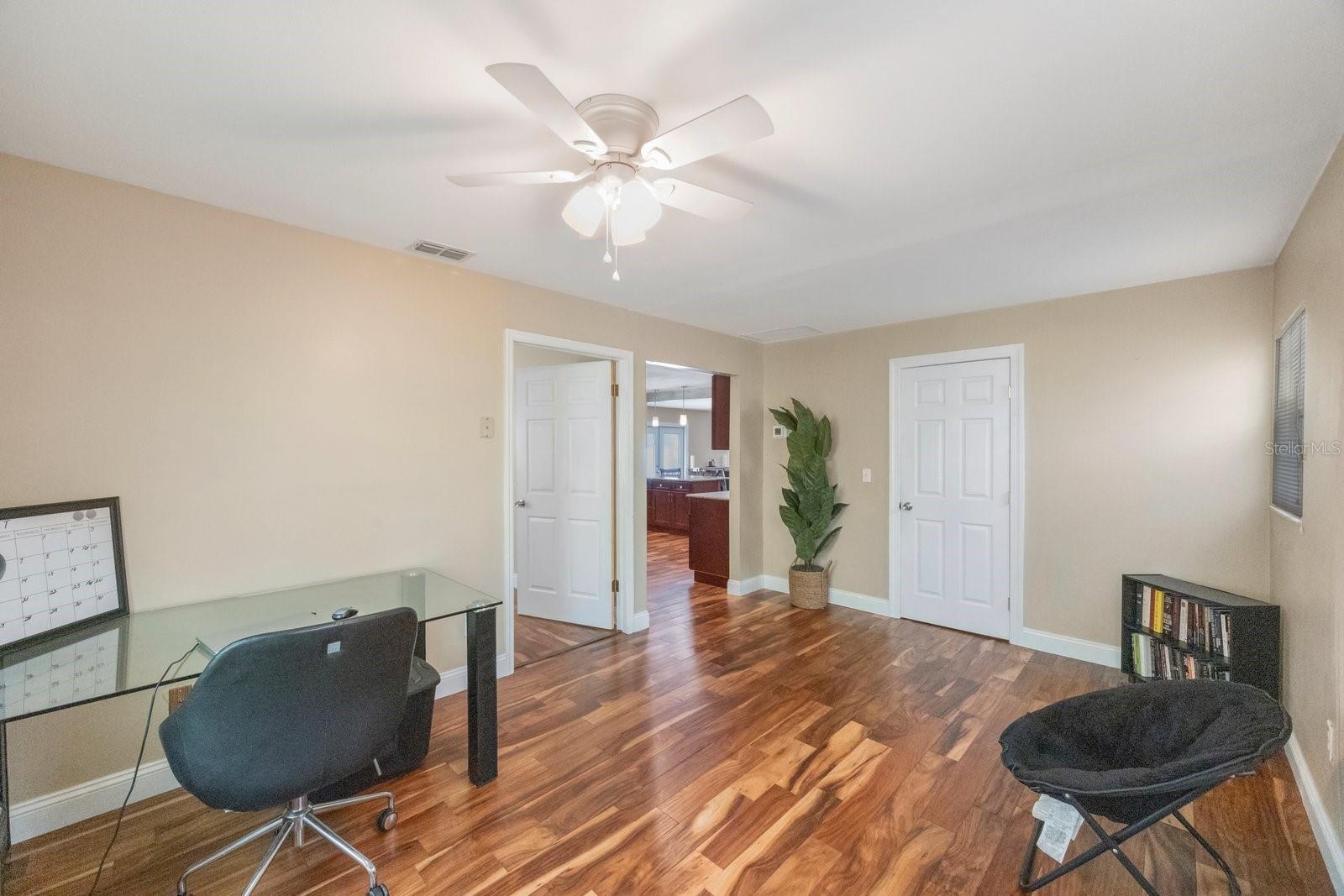 Listing photo id 23 for 8417 Cranes Roost Drive