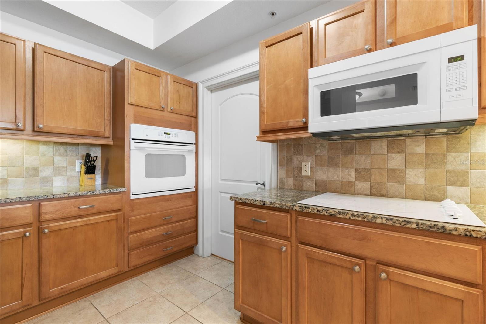 Image 18 of 58 For 102 Yacht Harbor Drive 273