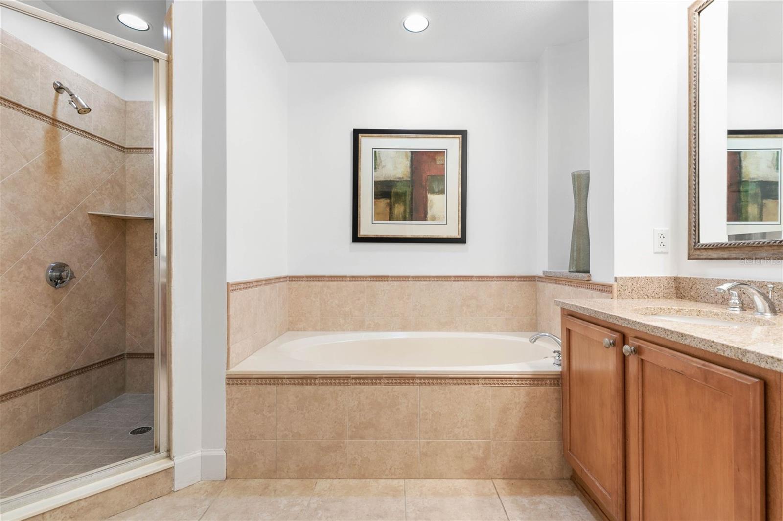 Image 31 of 58 For 102 Yacht Harbor Drive 273