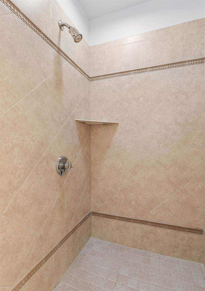 Image 33 of 58 For 102 Yacht Harbor Drive 273