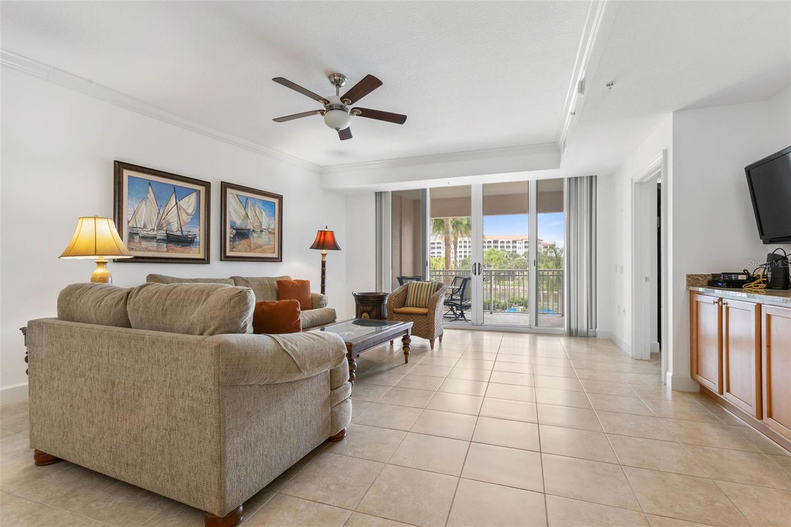 Image 5 of 58 For 102 Yacht Harbor Drive 273