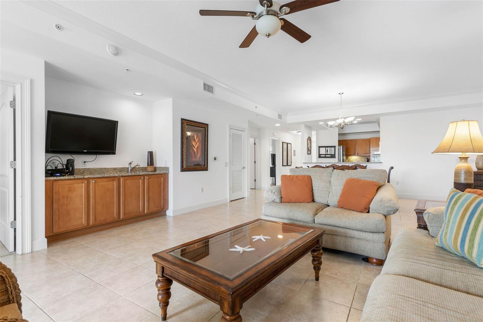 Image 7 of 58 For 102 Yacht Harbor Drive 273