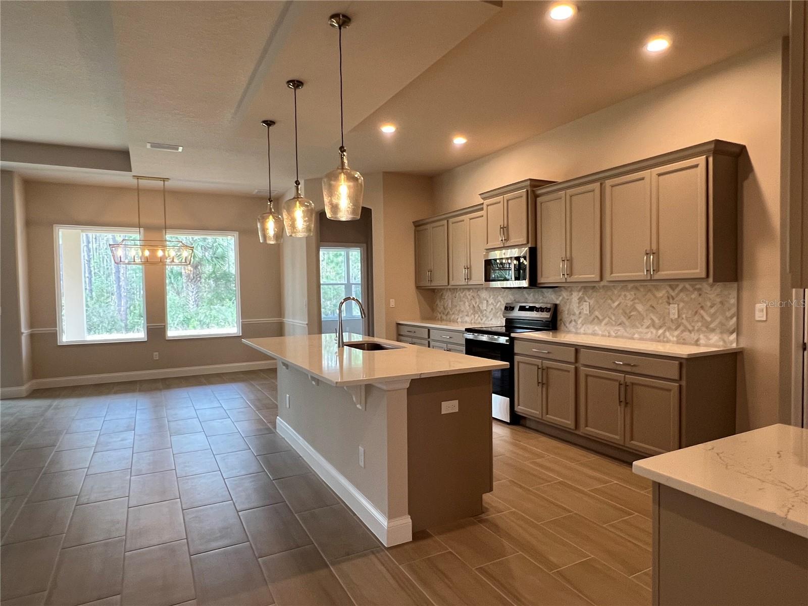Image 4 of 11 For 201 Hawthorn Avenue