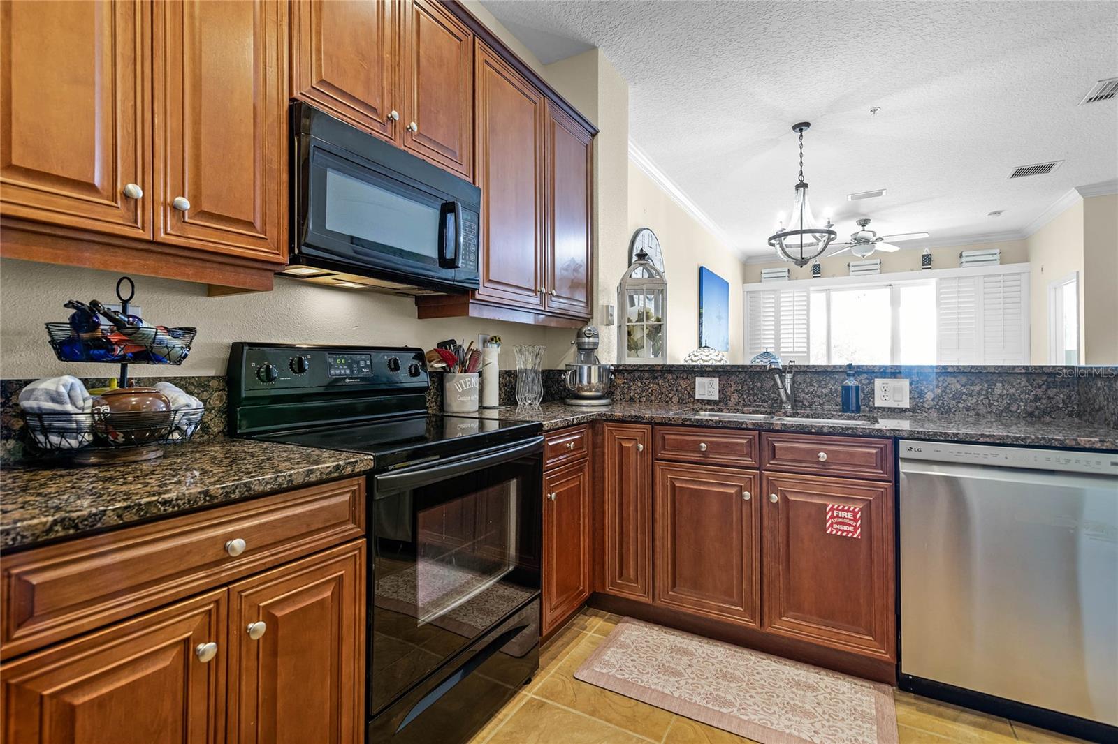 Image 14 of 41 For 15 Ocean Crest Way 1334