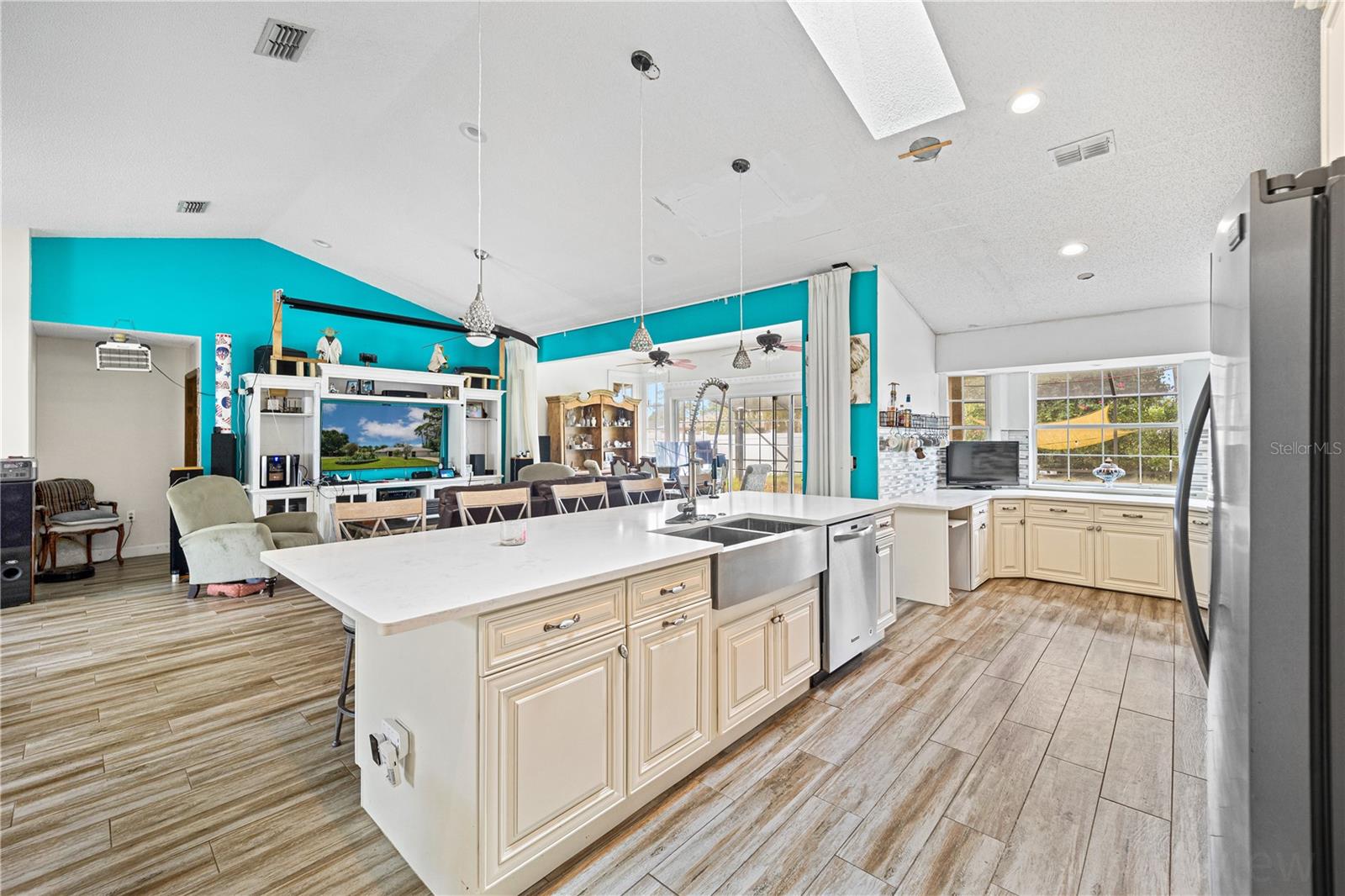 Image 11 of 50 For 231 Westhampton Drive