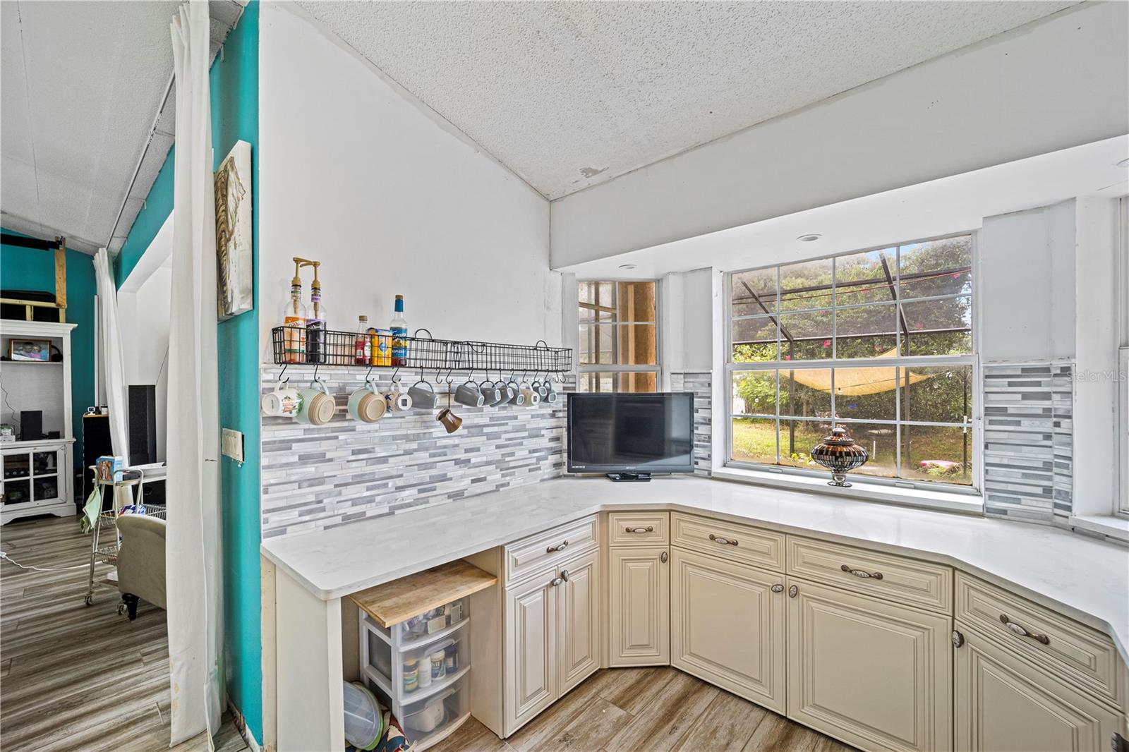 Image 13 of 50 For 231 Westhampton Drive