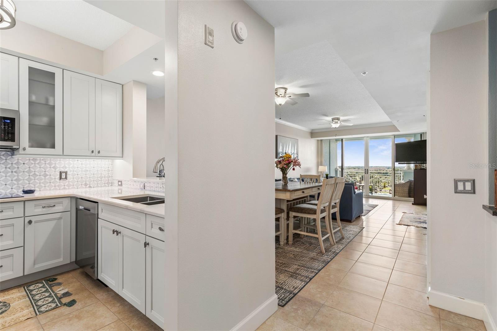 Image 11 of 59 For 102 Yacht Harbor Drive 567