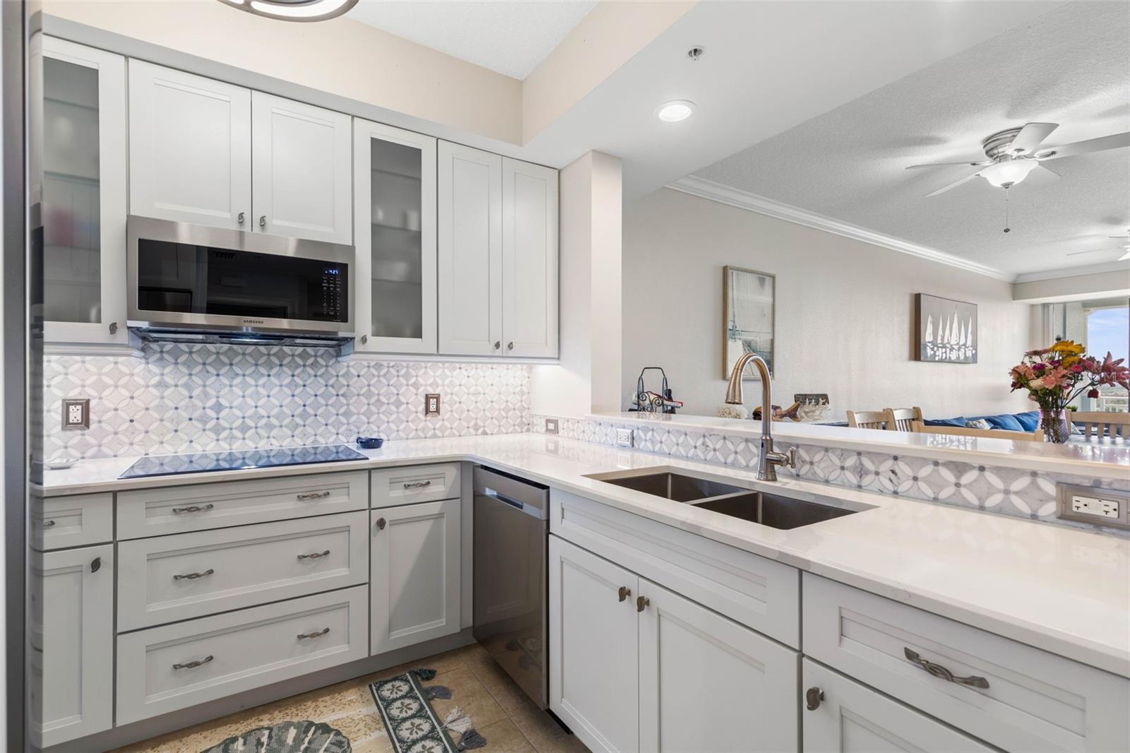 Image 12 of 59 For 102 Yacht Harbor Drive 567