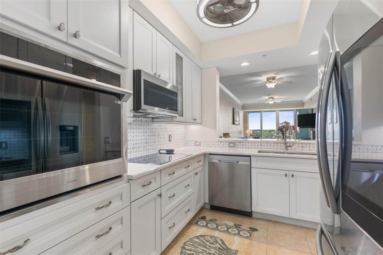 Image 13 of 59 For 102 Yacht Harbor Drive 567