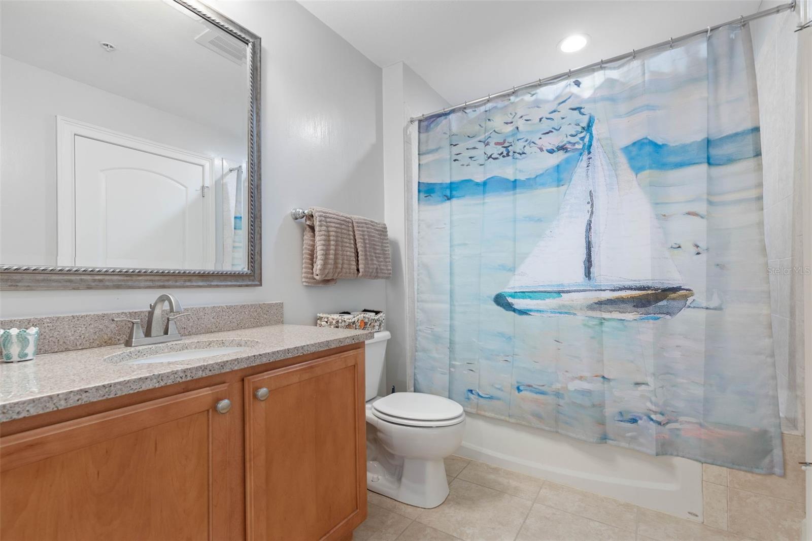 Image 34 of 59 For 102 Yacht Harbor Drive 567