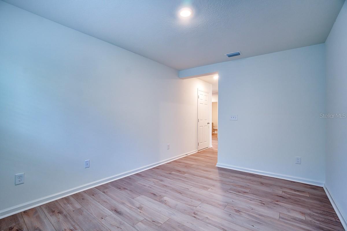 Image 15 of 19 For 17 Signet Court