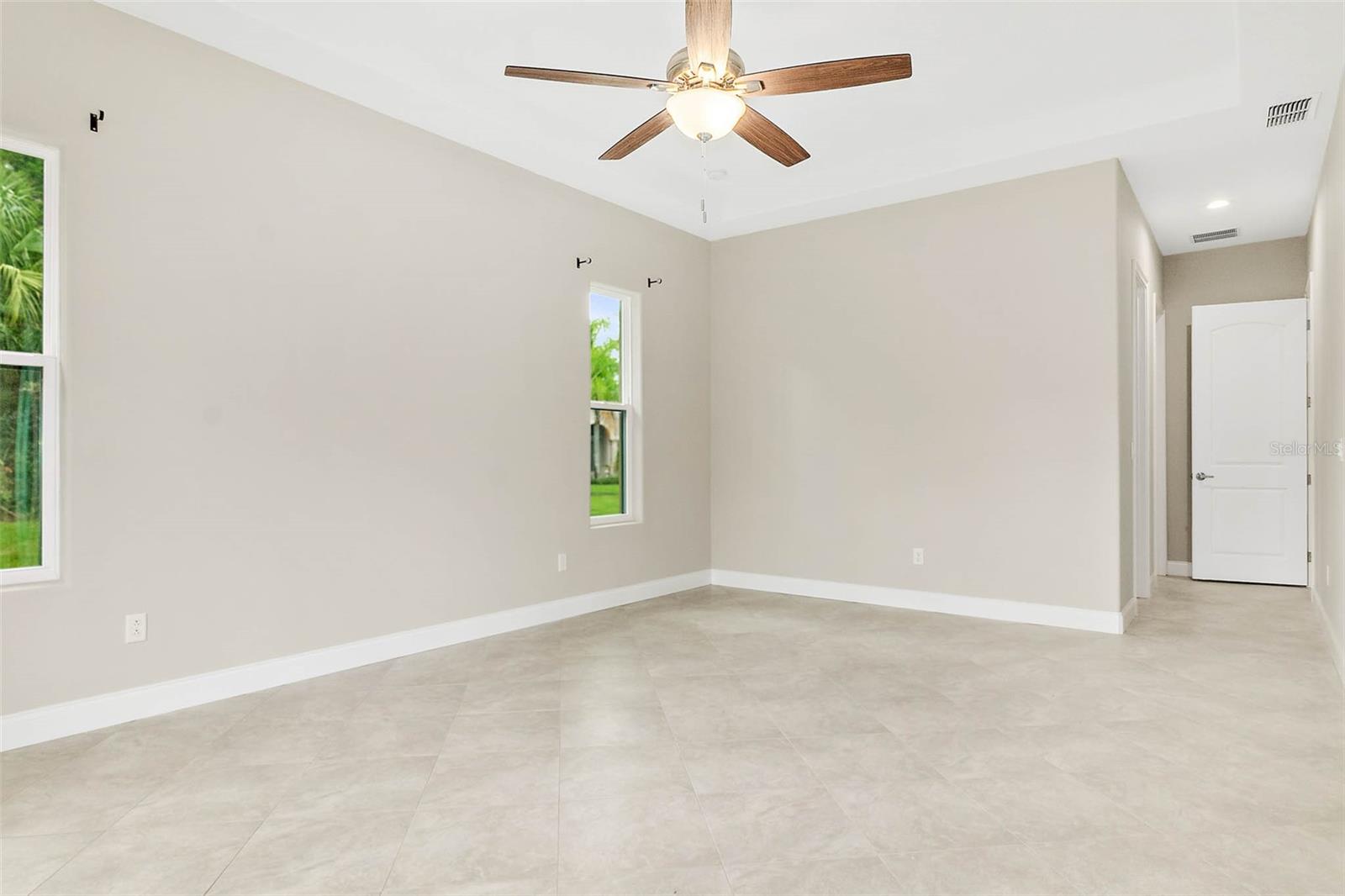 Image 4 of 22 For 3 White Holly Place